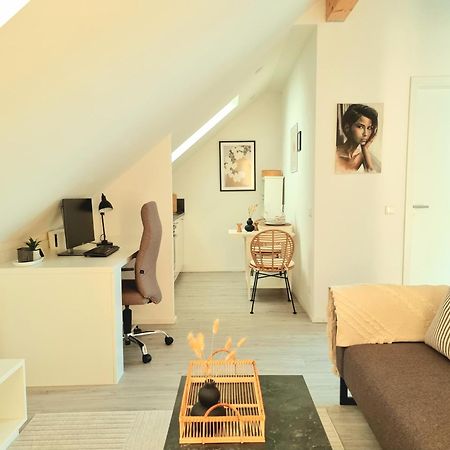 Homestay-Stylish, Zentral- Loft Apartment-Parking Инголщат Екстериор снимка