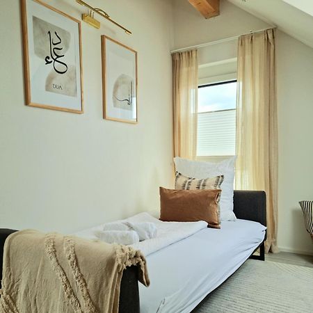 Homestay-Stylish, Zentral- Loft Apartment-Parking Инголщат Екстериор снимка