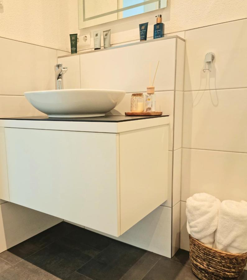 Homestay-Stylish, Zentral- Loft Apartment-Parking Инголщат Екстериор снимка