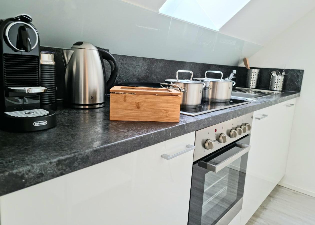 Homestay-Stylish, Zentral- Loft Apartment-Parking Инголщат Екстериор снимка