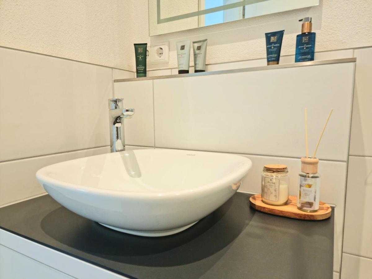 Homestay-Stylish, Zentral- Loft Apartment-Parking Инголщат Екстериор снимка