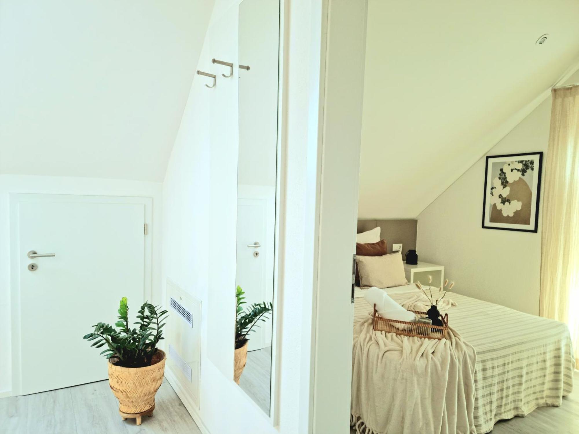 Homestay-Stylish, Zentral- Loft Apartment-Parking Инголщат Екстериор снимка