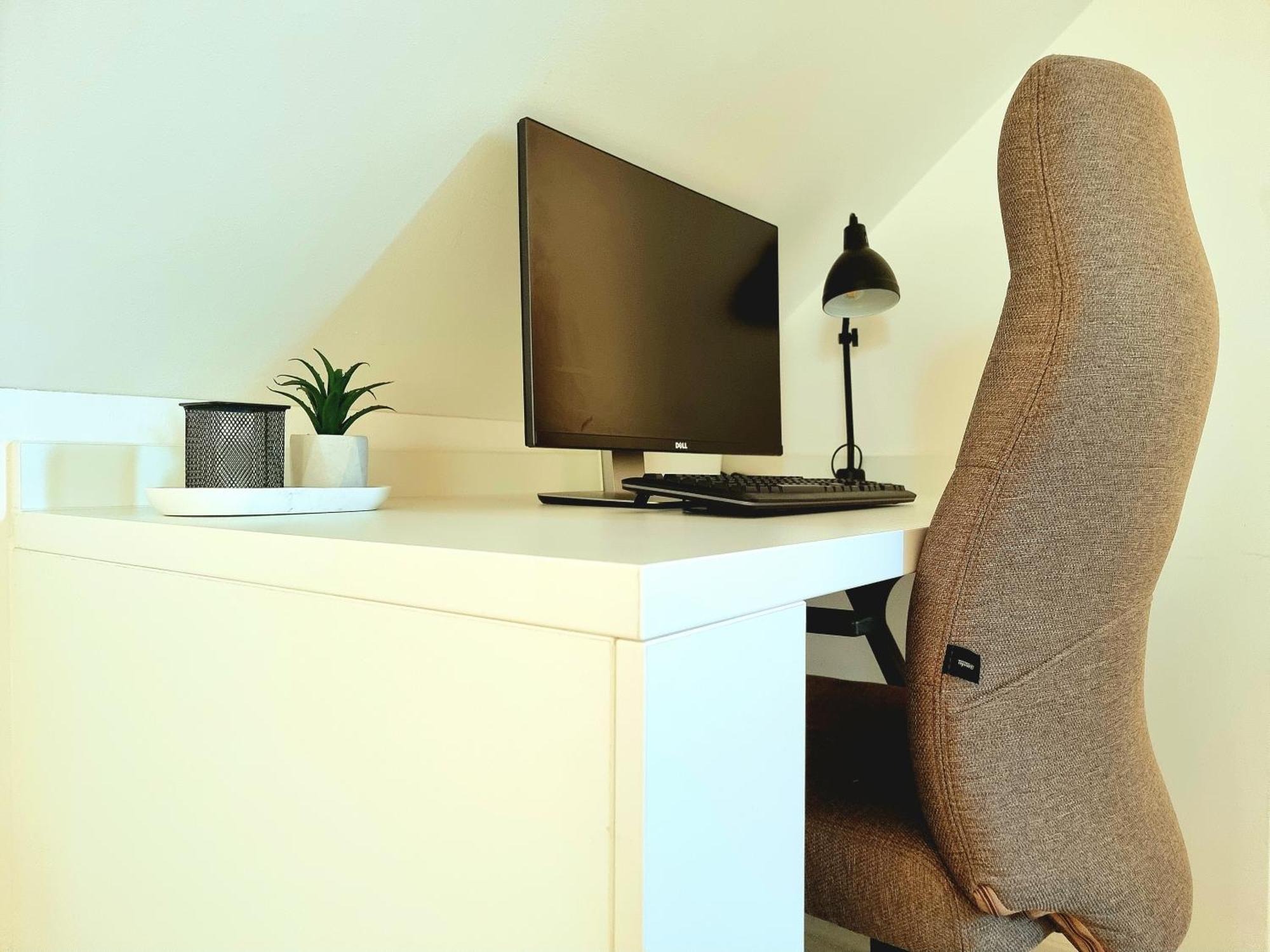 Homestay-Stylish, Zentral- Loft Apartment-Parking Инголщат Екстериор снимка