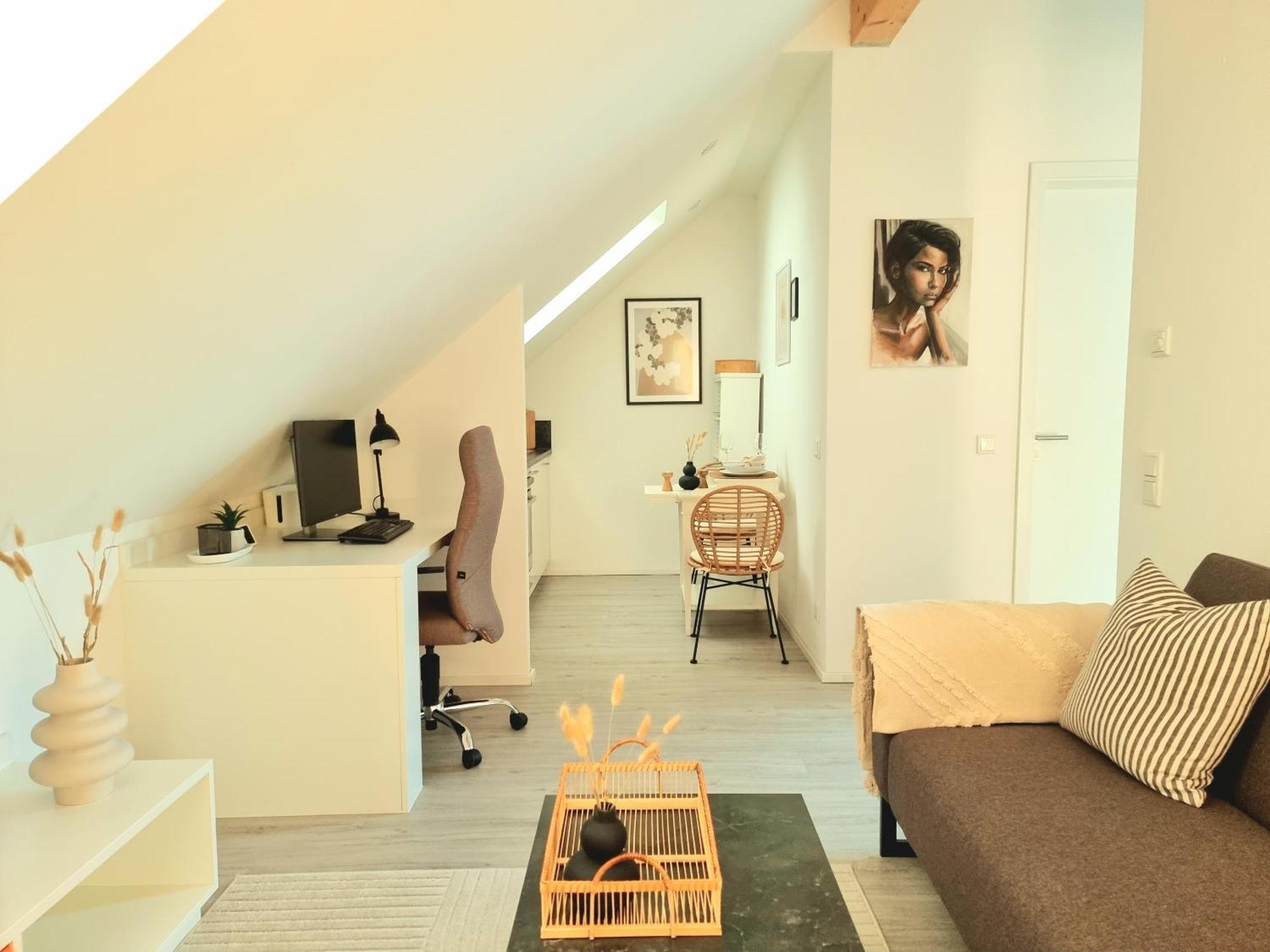 Homestay-Stylish, Zentral- Loft Apartment-Parking Инголщат Екстериор снимка
