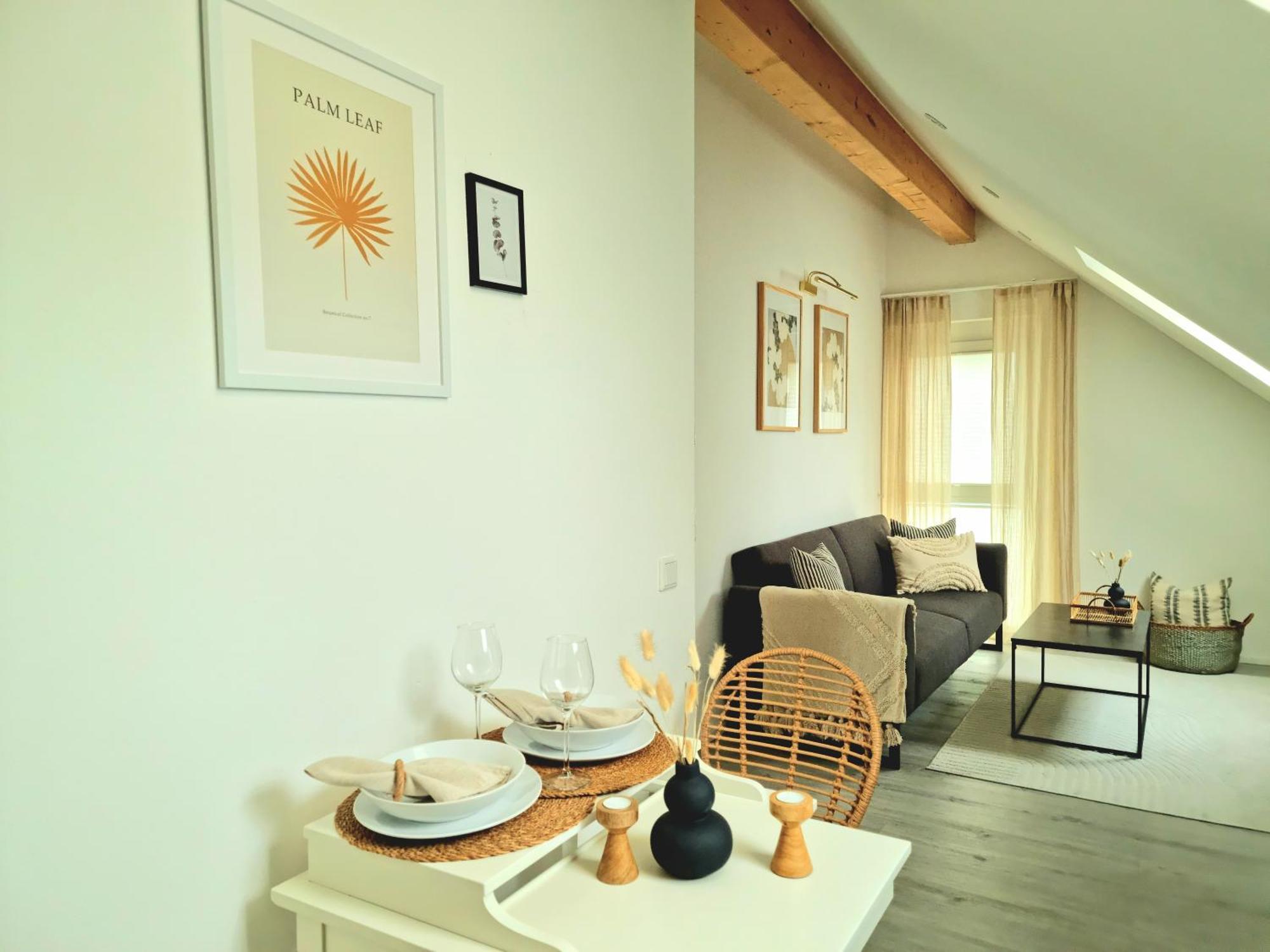 Homestay-Stylish, Zentral- Loft Apartment-Parking Инголщат Екстериор снимка