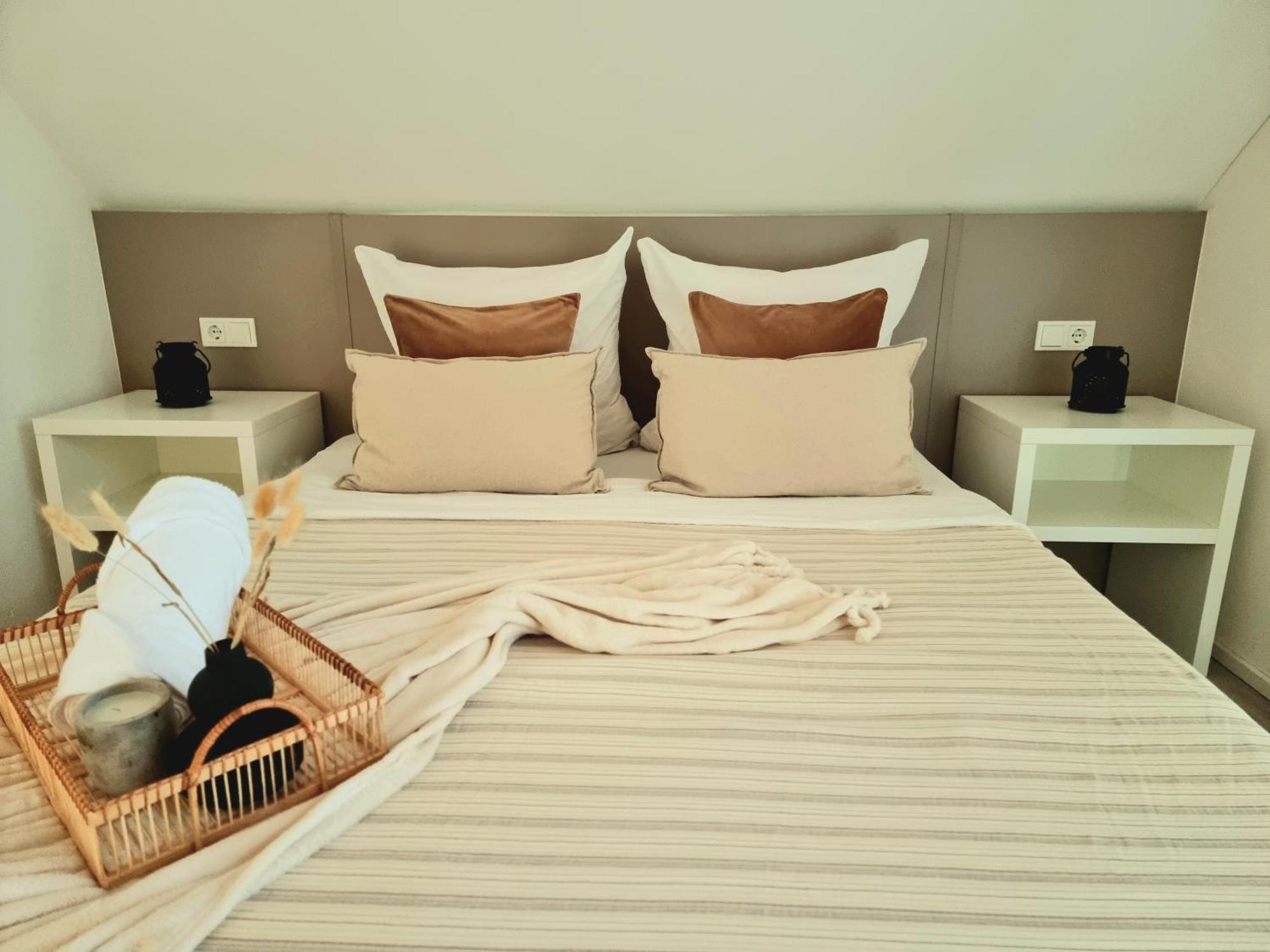 Homestay-Stylish, Zentral- Loft Apartment-Parking Инголщат Екстериор снимка