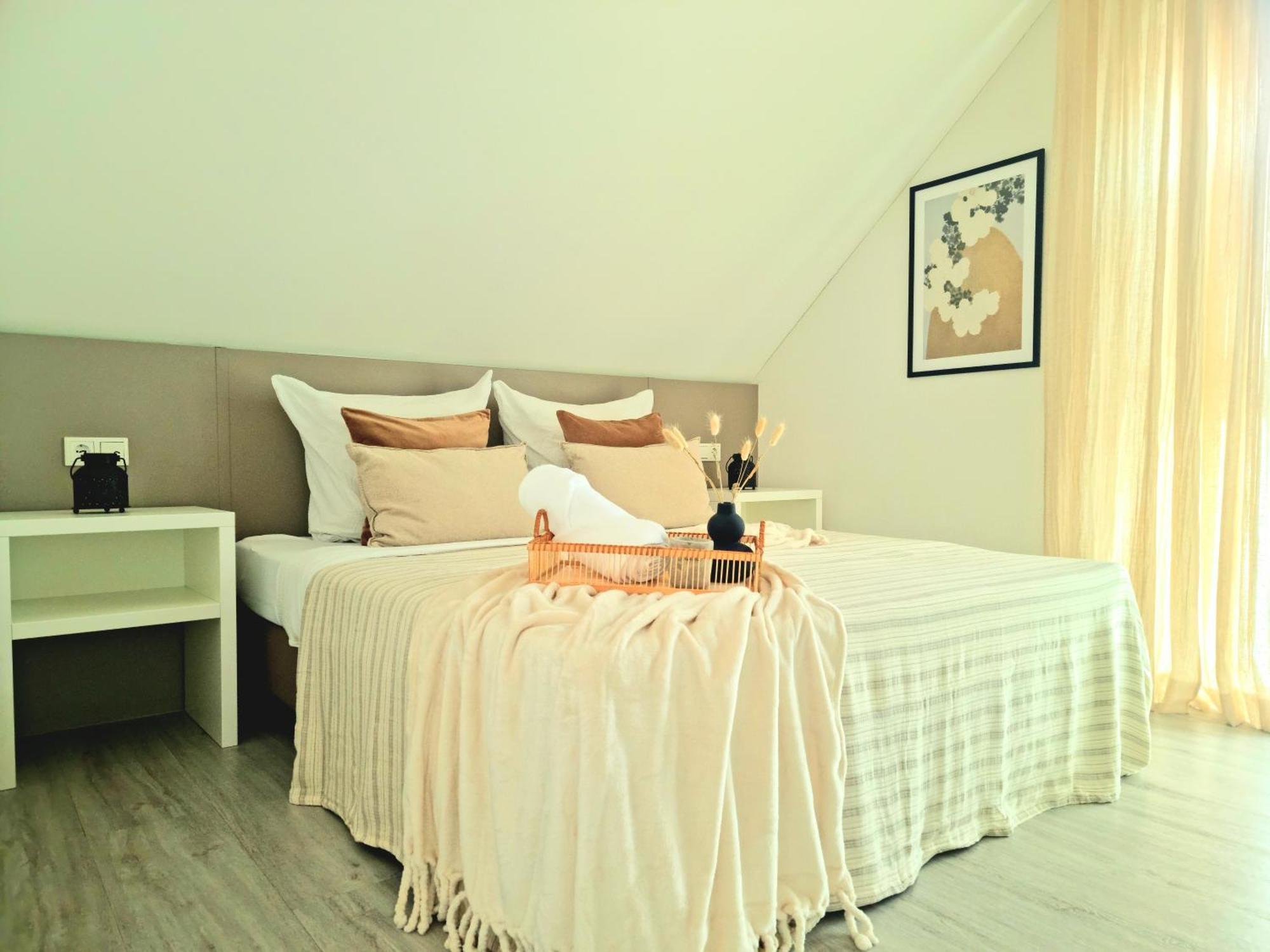 Homestay-Stylish, Zentral- Loft Apartment-Parking Инголщат Екстериор снимка